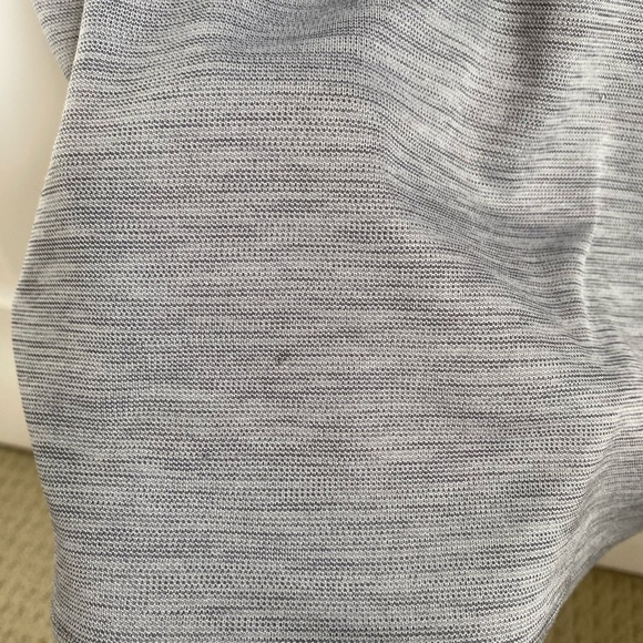 6/7y (Youth XS) Under Armour Heatgear Shirt - Picture 8 of 8